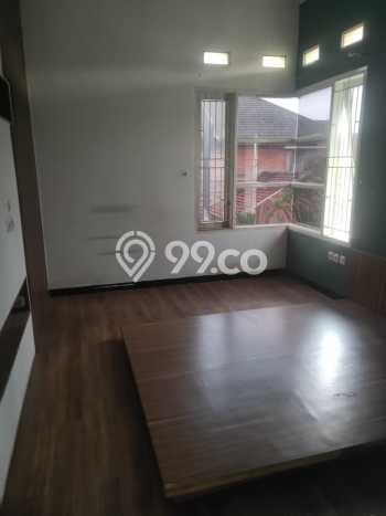 Disewakan! Rumah 4 Kamar Tidur &
3 Kamar Mandi di Turangga, Bandung Disewakan! Rumah 4 Kamar Tidur &
3 Kamar Mandi di Turangga, Bandung