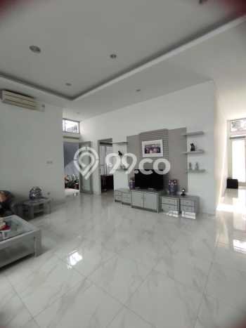 Rumah Mewah LB 200m2 Siap Pakai Desain Elegan di Pasteur, Bandung Rumah Mewah LB 200m2 Siap Pakai Desain Elegan di Pasteur, Bandung