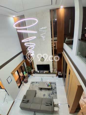 Rumah Mewah LB 471m2 Siap Huni Desain Elegan di Summarecon Bandung, Bandung Rumah Mewah LB 471m2 Siap Huni Desain Elegan di Summarecon Bandung, Bandung