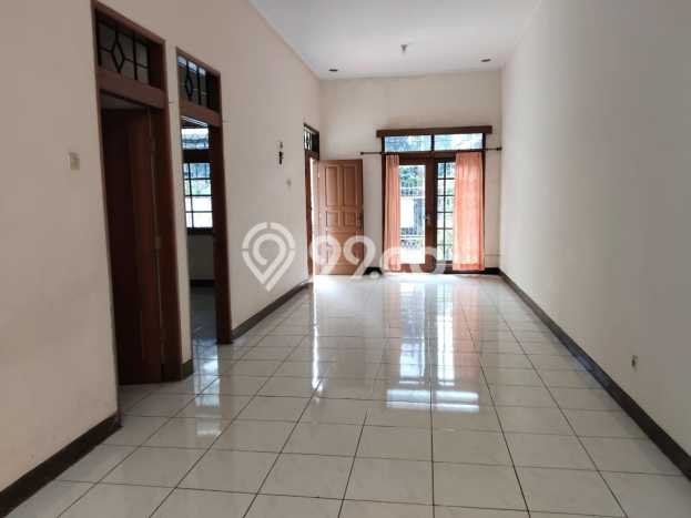 Rumah Cantik Siap Pakai Di Regol Luas 180m2 Aman Rumah Cantik Siap Pakai Di Regol Luas 180m2 Aman