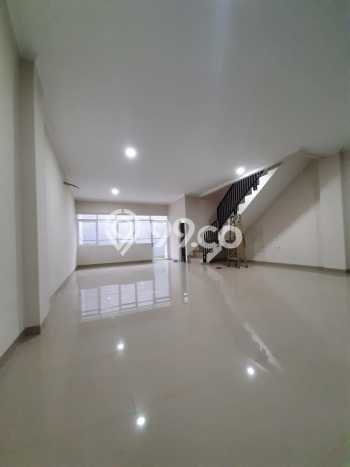 Ruko Area Bisnis Kawasan Batununggal, Luas 170m2m², Jalan Raya Ruko Area Bisnis Kawasan Batununggal, Luas 170m2m², Jalan Raya