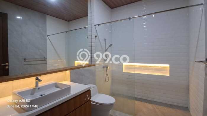 Rumah Strategis dengan Luas Tanah 375m2m² di Kawasan Batununggal, Bandung Rumah Strategis dengan Luas Tanah 375m2m² di Kawasan Batununggal, Bandung