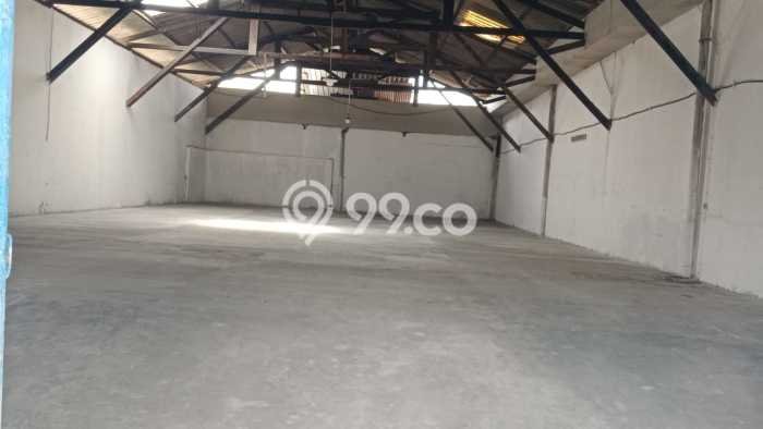 LOKASI PREMIUM! Gudang Kawasan Usaha Kawasan , Luas 220m2m², Siap Bisnis LOKASI PREMIUM! Gudang Kawasan Usaha Kawasan , Luas 220m2m², Siap Bisnis