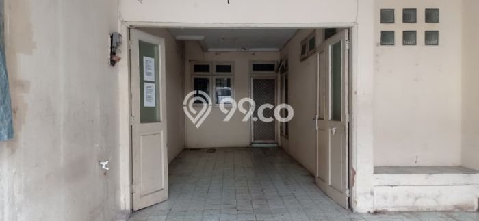 Dijual Rumah Mewah Elegan Dengan View Cantik di Taman Palem, Jakarta Barat Dijual Rumah Mewah Elegan Dengan View Cantik di Taman Palem, Jakarta Barat