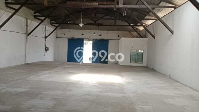 LOKASI PREMIUM! Gudang Kawasan Usaha Kawasan , Luas 220m2m², Siap Bisnis LOKASI PREMIUM! Gudang Kawasan Usaha Kawasan , Luas 220m2m², Siap Bisnis