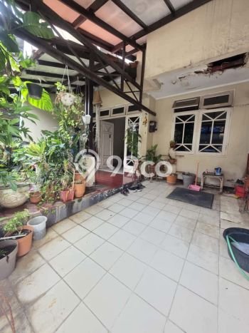 Hunian Cantik Modern Lb 180m2 di Duren Sawit, Jakarta Timur Hunian Cantik Modern Lb 180m2 di Duren Sawit, Jakarta Timur