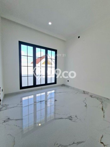 Rumah Elit LB 363m2 Siap Huni Desain Elegan di Bintaro, Tangerang Selatan Rumah Elit LB 363m2 Siap Huni Desain Elegan di Bintaro, Tangerang Selatan