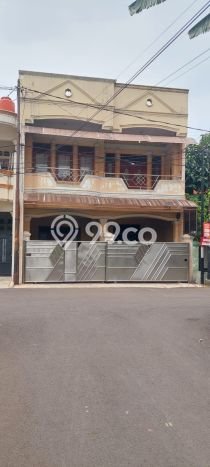 Kesempatan Investasi Rumah Terawat di Kawasan Duren Sawit, Jakarta Timur Kesempatan Investasi Rumah Terawat di Kawasan Duren Sawit, Jakarta Timur