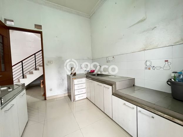 Jual Rumah Mewah Elegan Dengan View Cantik di Puri Indah, Jakarta Barat Jual Rumah Mewah Elegan Dengan View Cantik di Puri Indah, Jakarta Barat