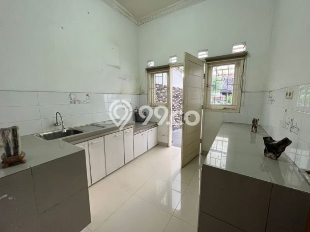Jual Rumah Mewah Elegan Dengan View Cantik di Puri Indah, Jakarta Barat Jual Rumah Mewah Elegan Dengan View Cantik di Puri Indah, Jakarta Barat