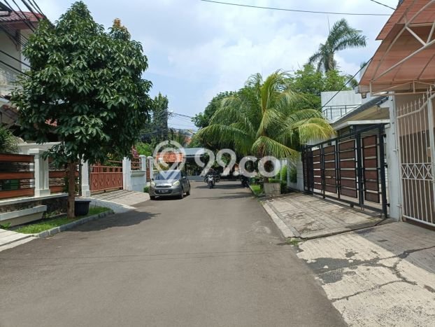 Rumah Luas Asri 3 KT Siap Pakai di Bintaro Tangerang Selatan Rumah Luas Asri 3 KT Siap Pakai di Bintaro Tangerang Selatan