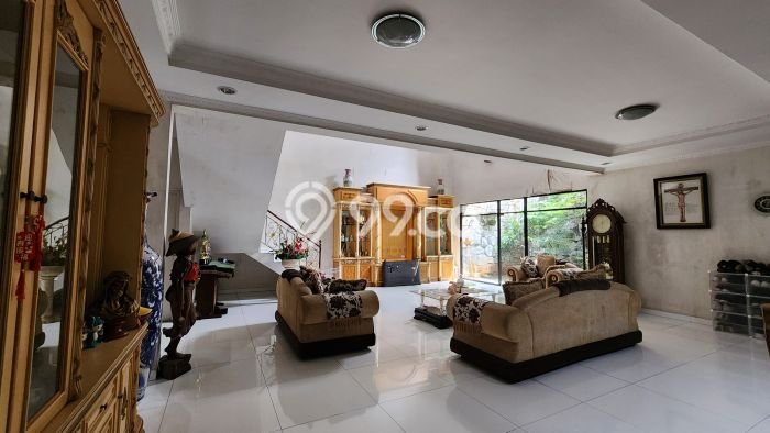 Hunian Elit LB 600m2 Siap Huni Desain Elegan di Puri Indah, Jakarta Barat Hunian Elit LB 600m2 Siap Huni Desain Elegan di Puri Indah, Jakarta Barat