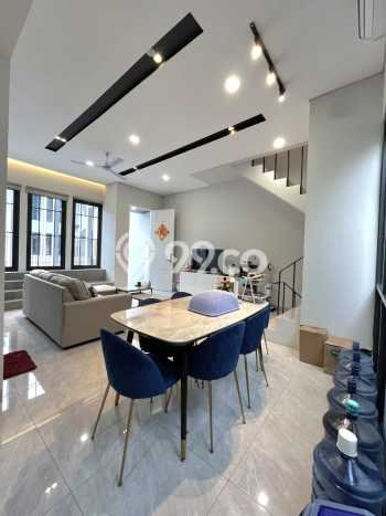 HUNIAN PILIHAN! Rumah area BSD, Luas 84m² Bangunan 165m² HUNIAN PILIHAN! Rumah area BSD, Luas 84m² Bangunan 165m²