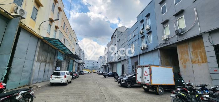 Untuk Dijual! Gudang di Pantai Indah Kapuk Jakarta Utara LT 240m2 / LB 400m2 Kawasan Bisnis Untuk Dijual! Gudang di Pantai Indah Kapuk Jakarta Utara LT 240m2 / LB 400m2 Kawasan Bisnis