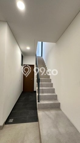 Rumah Mewah LB 480m2 Siap Huni Desain Elegan di BSD, Tangerang Rumah Mewah LB 480m2 Siap Huni Desain Elegan di BSD, Tangerang