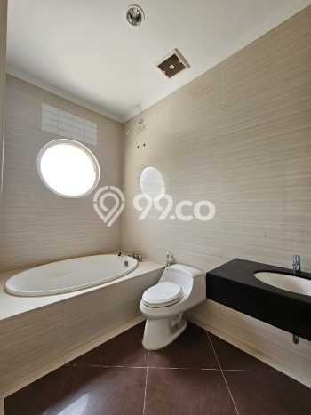 Rumah Strategis di Gading Serpong, Tangerang, LT 250m² Bangunan 230m² - HARGA NEGO! Rumah Strategis di Gading Serpong, Tangerang, LT 250m² Bangunan 230m² - HARGA NEGO!