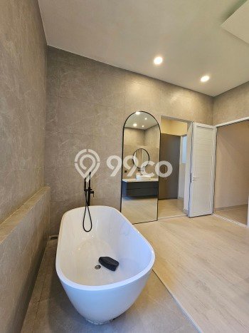 Rumah Mewah LB 450m2 Siap Pakai Desain Elegan di Alam Sutera, Tangerang Rumah Mewah LB 450m2 Siap Pakai Desain Elegan di Alam Sutera, Tangerang