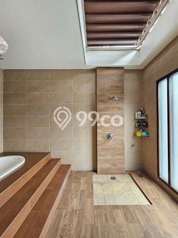 LISTING BARU! Rumah Strategis di Lippo Karawaci, Luas 250m² LB 180m² LISTING BARU! Rumah Strategis di Lippo Karawaci, Luas 250m² LB 180m²