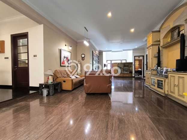 Jual Rumah Mewah Megah Dengan View Cantik di Puri Indah, Jakarta Barat Jual Rumah Mewah Megah Dengan View Cantik di Puri Indah, Jakarta Barat