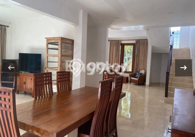 Lokasi strategis! Rumah siap pakai disewakan di Jimbaran LB 200m2 Lokasi strategis! Rumah siap pakai disewakan di Jimbaran LB 200m2