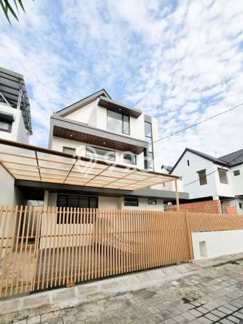 For Sale! Premium House LT 195m2 Desain Modern di Dalung For Sale! Premium House LT 195m2 Desain Modern di Dalung