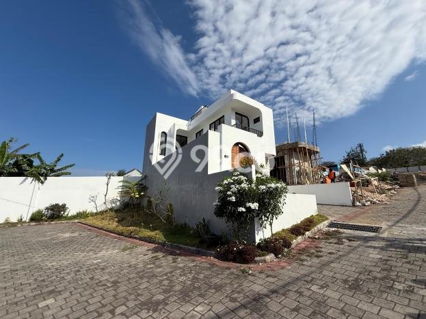 HARGA TERBAIK! Vila di , Luas 105m2m², Area Strategis HARGA TERBAIK! Vila di , Luas 105m2m², Area Strategis