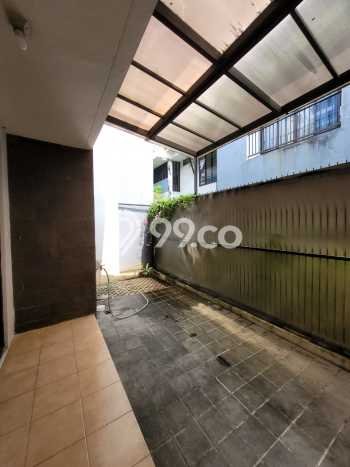Rumah Nyaman dengan 4 Kamar Tidur dan 3 Kamar Mandi di Area Sektor 9-Bintaro, Tangerang Selatan Rumah Nyaman dengan 4 Kamar Tidur dan 3 Kamar Mandi di Area Sektor 9-Bintaro, Tangerang Selatan