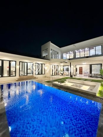 Rumah Mewah LB 460m2 Siap Pakai Desain Elegan di Bintaro, Tangerang Selatan Rumah Mewah LB 460m2 Siap Pakai Desain Elegan di Bintaro, Tangerang Selatan