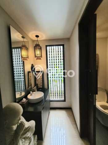 Rumah Mewah LB 480m2 Siap Huni Desain Elegan di Bintaro, Tangerang Selatan Rumah Mewah LB 480m2 Siap Huni Desain Elegan di Bintaro, Tangerang Selatan