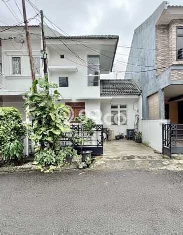 For Sale Hunian Rumah Terawat 2 KT di Bintaro, Tangerang Selatan For Sale Hunian Rumah Terawat 2 KT di Bintaro, Tangerang Selatan