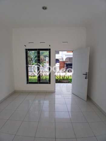 Rumah Modern Cantik 5 KT Siap Huni di Ciputat Rumah Modern Cantik 5 KT Siap Huni di Ciputat