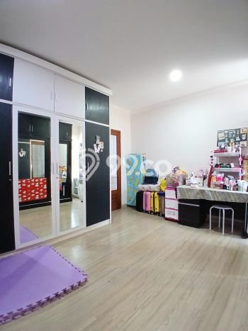 Rumah Mewah LB 199m2 Siap Huni Desain Elegan di Bintaro, Tangerang Selatan Rumah Mewah LB 199m2 Siap Huni Desain Elegan di Bintaro, Tangerang Selatan