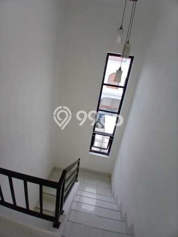 Rumah Modern Cantik 5 KT Siap Huni di Ciputat Rumah Modern Cantik 5 KT Siap Huni di Ciputat