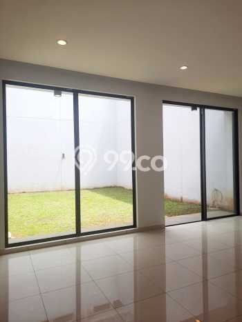 Rumah Elit Modern Tanpa Renovasi di Lebak Bulus Jakarta Selatan Rumah Elit Modern Tanpa Renovasi di Lebak Bulus Jakarta Selatan