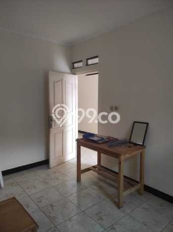 Dijual Hunian Rumah Terawat 5 Kamar di Jurangmangu, Tangerang Dijual Hunian Rumah Terawat 5 Kamar di Jurangmangu, Tangerang