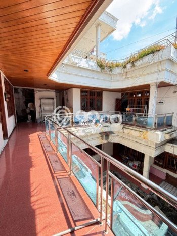 Rumah Luxury Modern Tanpa Renovasi di Petemon Surabaya Rumah Luxury Modern Tanpa Renovasi di Petemon Surabaya