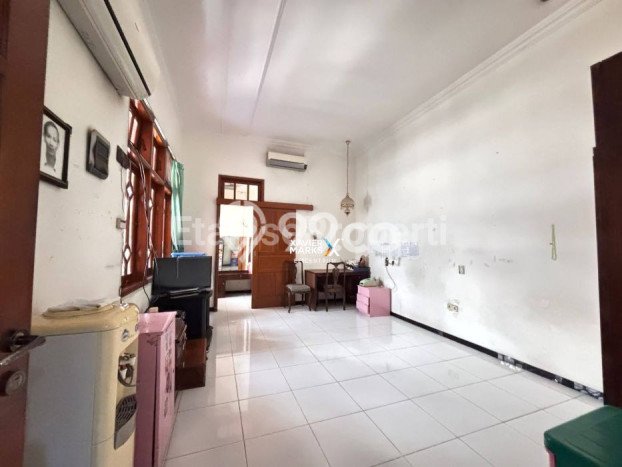 Rumah Luxury Modern Tanpa Renovasi di Petemon Surabaya Rumah Luxury Modern Tanpa Renovasi di Petemon Surabaya