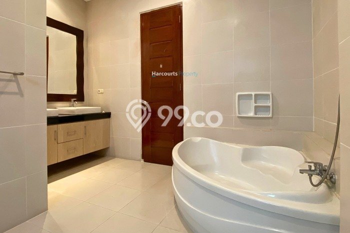 Rumah di , Akses ke Mall, LT 500m2m² Rumah di , Akses ke Mall, LT 500m2m²