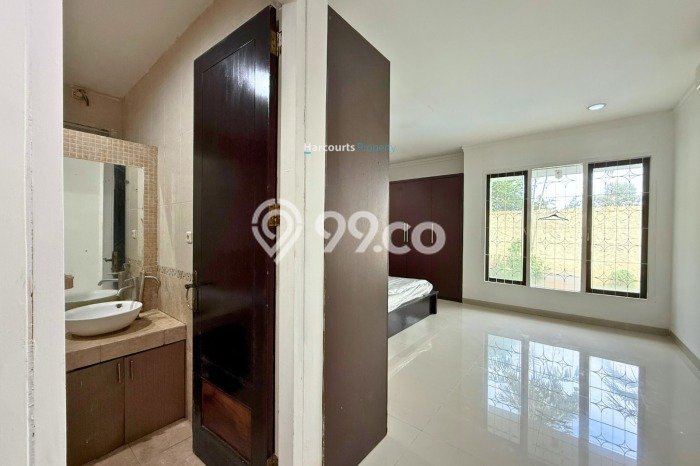 Disewakan! Rumah 4 Kamar Tidur &
4 Kamar Mandi di Kemang, Jakarta Selatan Disewakan! Rumah 4 Kamar Tidur &
4 Kamar Mandi di Kemang, Jakarta Selatan