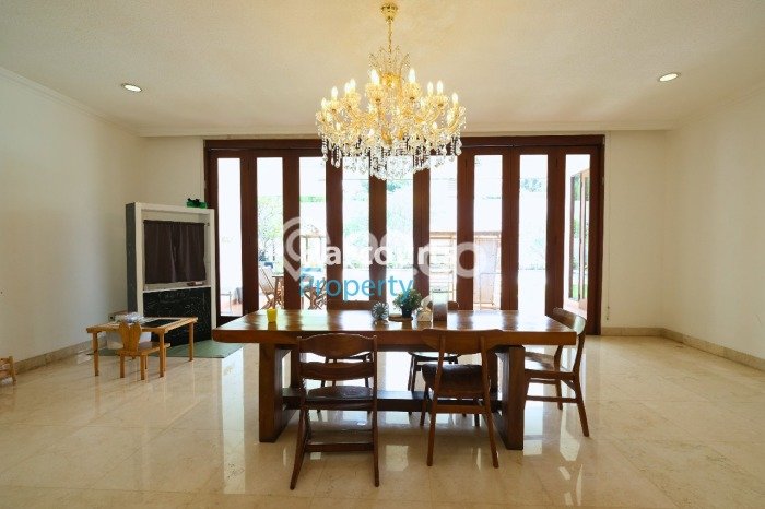 Rumah Luxury Modern Tanpa Renovasi di Kemang Jakarta Selatan Rumah Luxury Modern Tanpa Renovasi di Kemang Jakarta Selatan