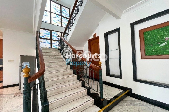 Dijual Rumah Mewah Elegan Dengan View Cantik di Kuningan, Jakarta Selatan Dijual Rumah Mewah Elegan Dengan View Cantik di Kuningan, Jakarta Selatan