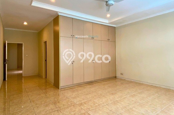 SPECIAL OFFER! Rumah di , 4 KM, Lingkungan Strategis, Luas 1150m2m² LB 590m2m² SPECIAL OFFER! Rumah di , 4 KM, Lingkungan Strategis, Luas 1150m2m² LB 590m2m²