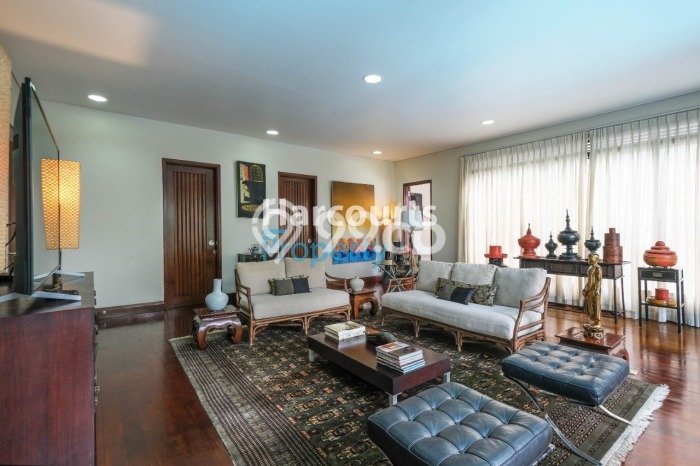 Hunian Mewah LB 1000m2 Siap Huni Desain Elegan di Kemang, Jakarta Selatan Hunian Mewah LB 1000m2 Siap Huni Desain Elegan di Kemang, Jakarta Selatan