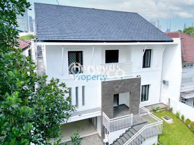 LOKASI STRATEGIS! Rumah di Kebayoran Baru, Dekat Tol, 4 KT, LT 360m2m² LB 600m2m² LOKASI STRATEGIS! Rumah di Kebayoran Baru, Dekat Tol, 4 KT, LT 360m2m² LB 600m2m²