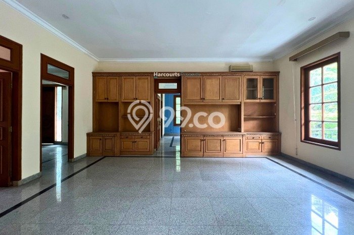 Siap Huni Rumah Mewah 5 Kamar di Kebayoran Baru Dekat ke Mana Pun Siap Huni Rumah Mewah 5 Kamar di Kebayoran Baru Dekat ke Mana Pun