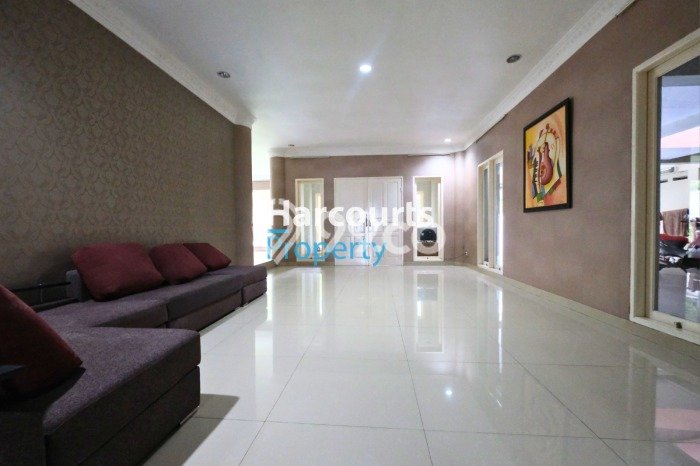 Hunian 6 Kamar Siap Huni Disewakan di Menteng Harga Kompetitif Hunian 6 Kamar Siap Huni Disewakan di Menteng Harga Kompetitif