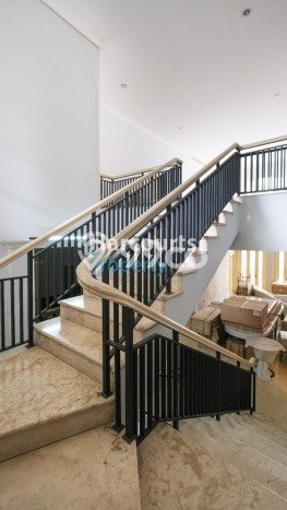 Rumah Eksklusif Siap Huni LT 629m2 di Menteng, Jakarta Pusat Rumah Eksklusif Siap Huni LT 629m2 di Menteng, Jakarta Pusat