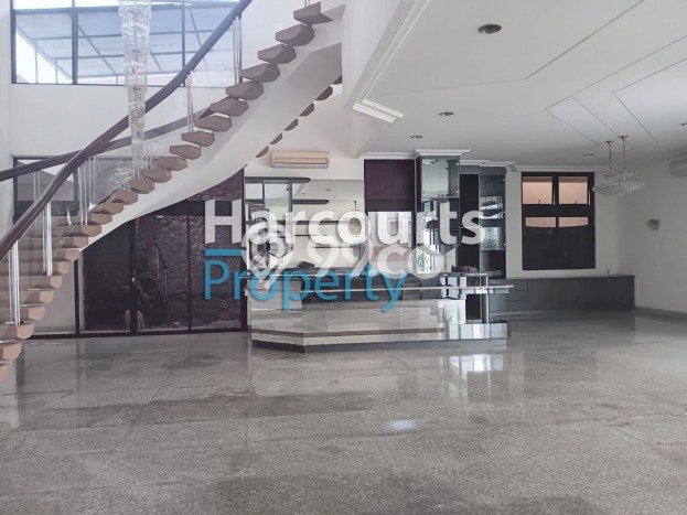 Disewakan! Rumah 5 Kamar Tidur &
5 Kamar Mandi di Permata Hijau, Jakarta Selatan Disewakan! Rumah 5 Kamar Tidur &
5 Kamar Mandi di Permata Hijau, Jakarta Selatan