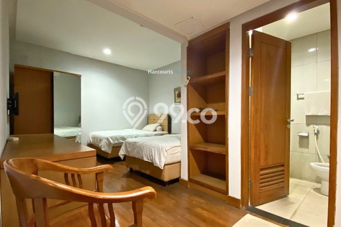 HUNIAN PILIHAN! Rumah di , 10 KT, Lingkungan Strategis, LT 470m2m² LB 700m2m² HUNIAN PILIHAN! Rumah di , 10 KT, Lingkungan Strategis, LT 470m2m² LB 700m2m²
