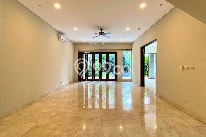 Rumah di , Akses ke Mall, LT 500m2m² Rumah di , Akses ke Mall, LT 500m2m²